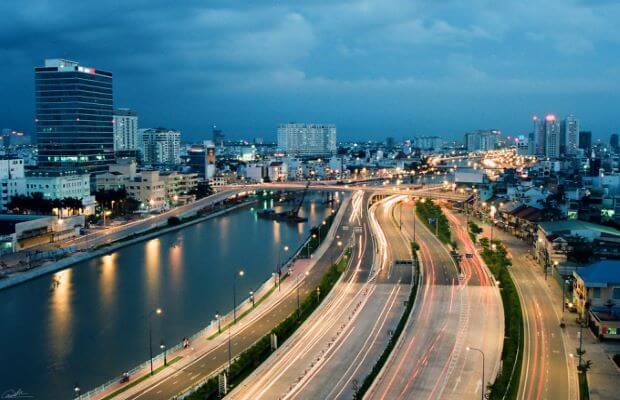 Top 10 địa điểm check in Sài Gòn nghìn like - Đại lộ Đông Tây