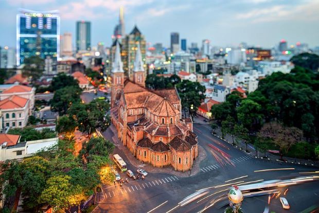 Top 10 địa điểm check in Sài Gòn nghìn like - Nhà thờ Đức Bà