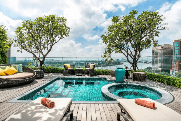 Top 10 khách sạn 4 sao Sài Gòn - Hồ bơi khách sạn Silverland Jolie & Spa Sài Gòn