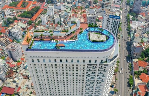 Top 10 khách sạn Hồ Chí Minh sang trọng bậc nhất - Bên ngoài khách sạn La Vela Saigon