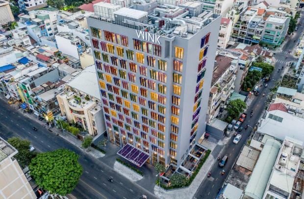 Top 10 khách sạn nổi tiếng ở Sài Gòn nhất - Vẻ bên ngoài của khách sạn công nghệ Wink Saigon Centre