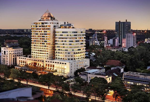 Top 10 khách sạn nổi tiếng ở Sài Gòn nhất - Bên ngoài khách sạn Sofitel Plaza Sài Gòn
