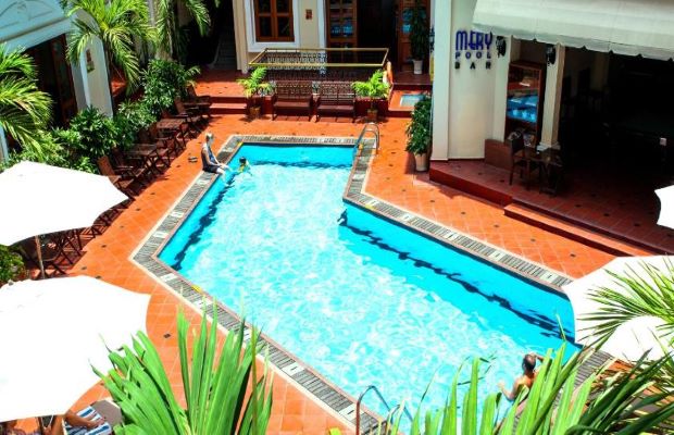 Top 10 khách sạn quận 1 có hồ bơi - Hồ bơi khách sạn Majestic Sài Gòn