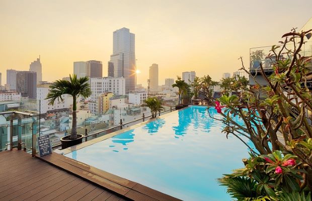 Top 10 khách sạn quận 1 có hồ bơi - Hồ bơi khách sạn Grand Silverland Tp Hồ Chí Minh