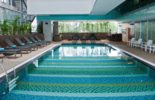 Khách sạn quận 3 có hồ bơi - Hồ bơi khách sạn Novotel Saigon Centre