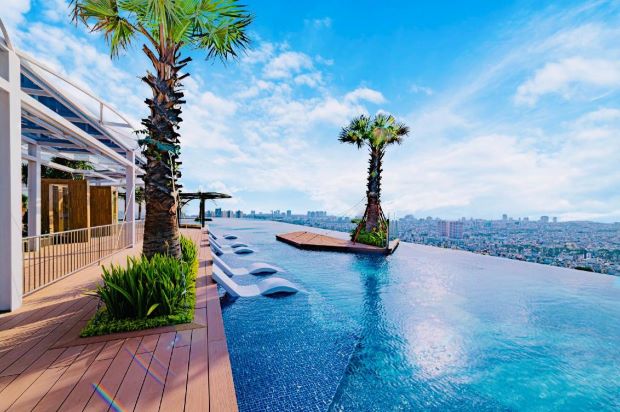 Top 10 khách sạn Sài Gòn gần trung tâm - Phòng nghỉ khách sạn LA VELA Saigon - Hồ bơi khách sạn LA VELA Saigon